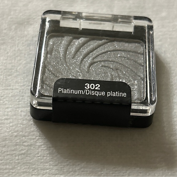 Wet N Wild Color Icon Eye Shadow Single 302 Platinum .06 oz (gray satin) sealed - Picture 3 of 5